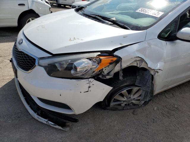 KNAFX4A61E5140162 - 2014 KIA FORTE LX WHITE photo 9