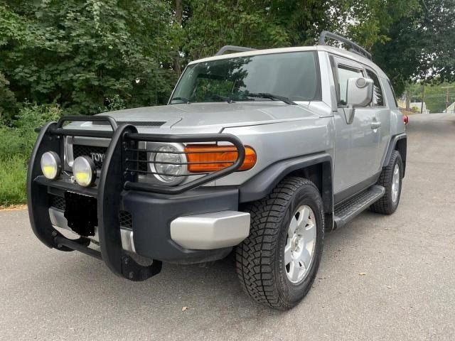 JTEBU11F670019714 - 2007 TOYOTA FJ CRUISER GRAY photo 2