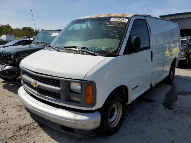 1GCFG15W111123875 - 2001 CHEVROLET EXPRESS G1 WHITE photo 2