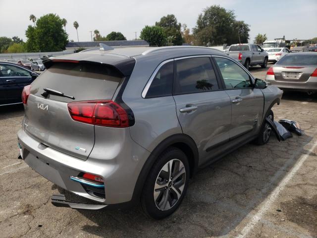 KNDCC3LG6N5142507 - 2022 KIA NIRO S SILVER photo 4