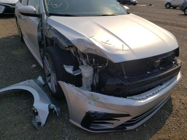 1VWDT7A30HC005720 - 2017 VOLKSWAGEN PASSAT R-L SILVER photo 9