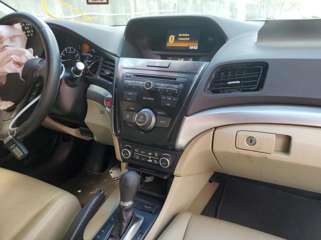 19UDE2F3XHA013698 - 2017 ACURA ILX BASE W WHITE photo 9