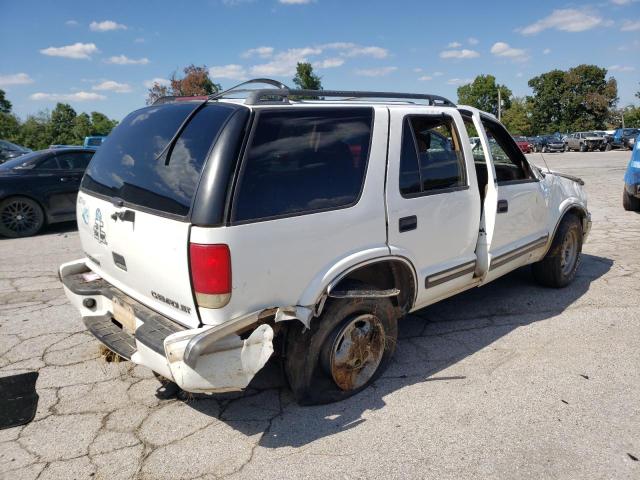 1GNDT13W6W2140539 - 1998 CHEVROLET BLAZER WHITE photo 4