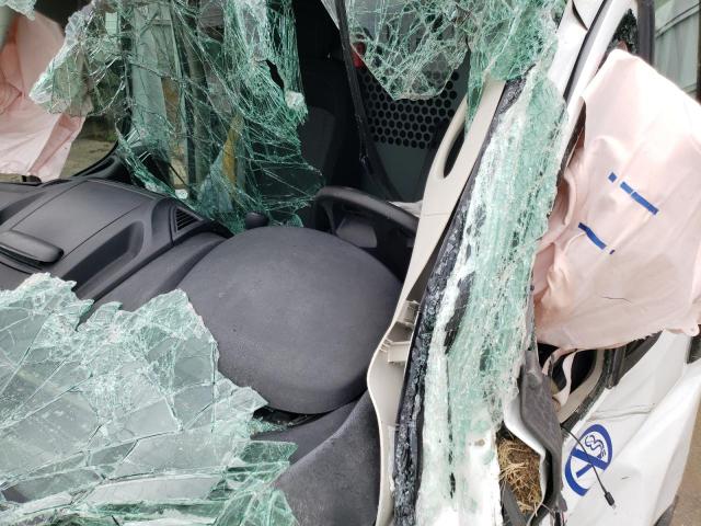 3C6TRVCG5JE118070 - 2018 RAM PROMASTER WHITE photo 8