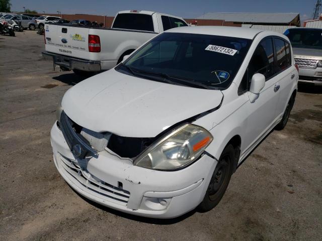 3N1BC13E28L368601 - 2008 NISSAN VERSA S WHITE photo 2