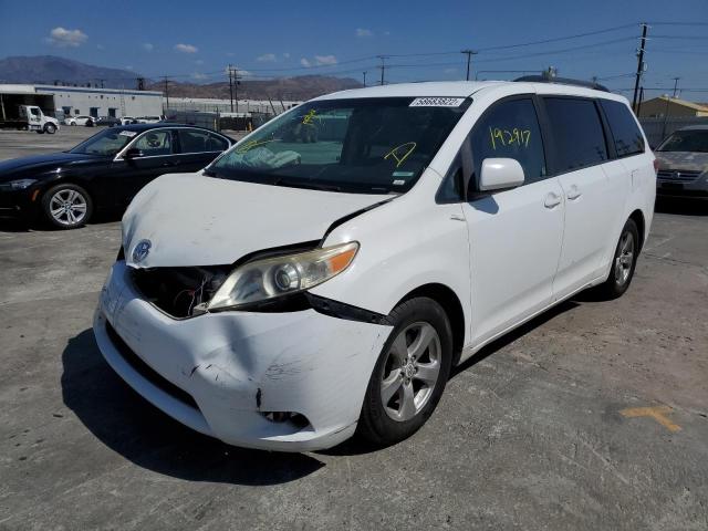 5TDKK3DC4BS047590 - 2011 TOYOTA SIENNA LE WHITE photo 2