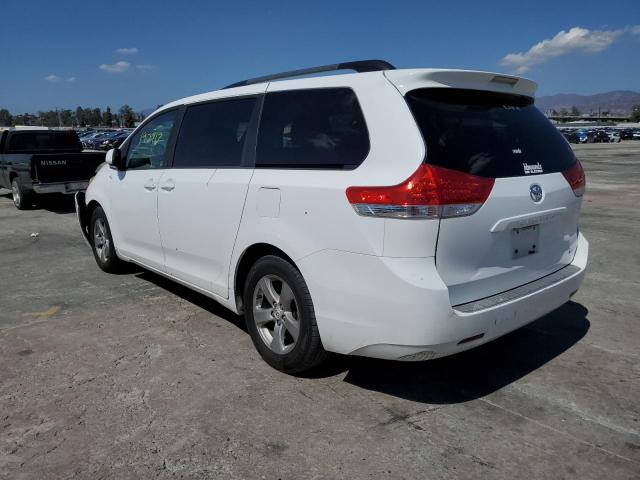 5TDKK3DC4BS047590 - 2011 TOYOTA SIENNA LE WHITE photo 3