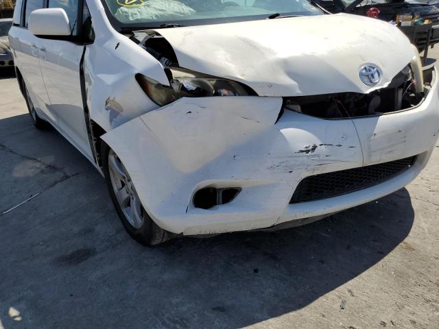 5TDKK3DC4BS047590 - 2011 TOYOTA SIENNA LE WHITE photo 9