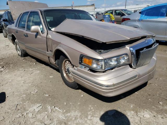 1LNLM82W1VY623486 - 1997 LINCOLN TOWN CAR S GOLD photo 1