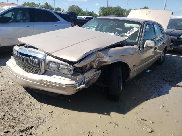 1LNLM82W1VY623486 - 1997 LINCOLN TOWN CAR S GOLD photo 2