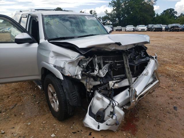 JTEBU5JR7F5267828 - 2015 TOYOTA 4RUNNER SR SILVER photo 9