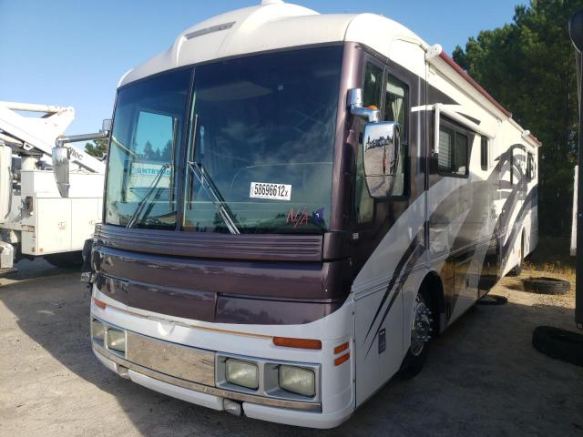 4VZBR49951C039785 - 2001 SPARTAN MOTORS MOTORHOME WHITE photo 2