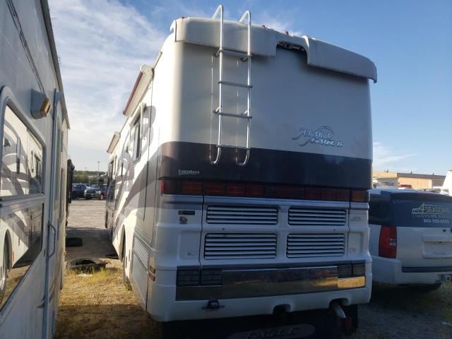 4VZBR49951C039785 - 2001 SPARTAN MOTORS MOTORHOME WHITE photo 3