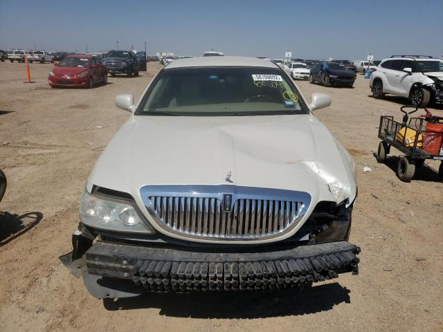 1LNHM82V07Y606047 - 2007 LINCOLN TOWN CAR S CREAM photo 9