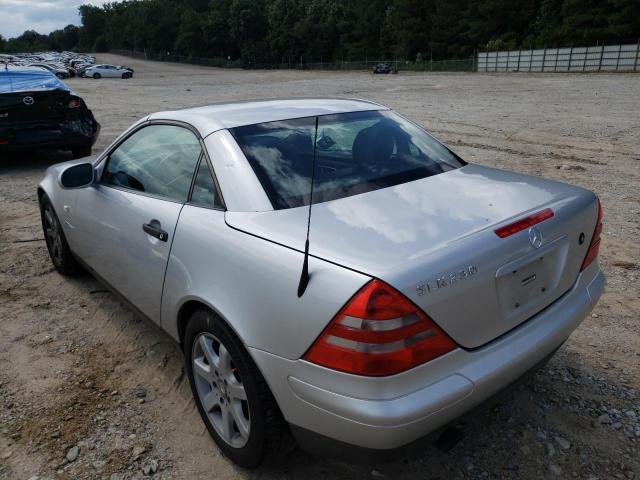 WDBKK47F6WF035621 - 1998 MERCEDES-BENZ SLK 230 KO SILVER photo 3