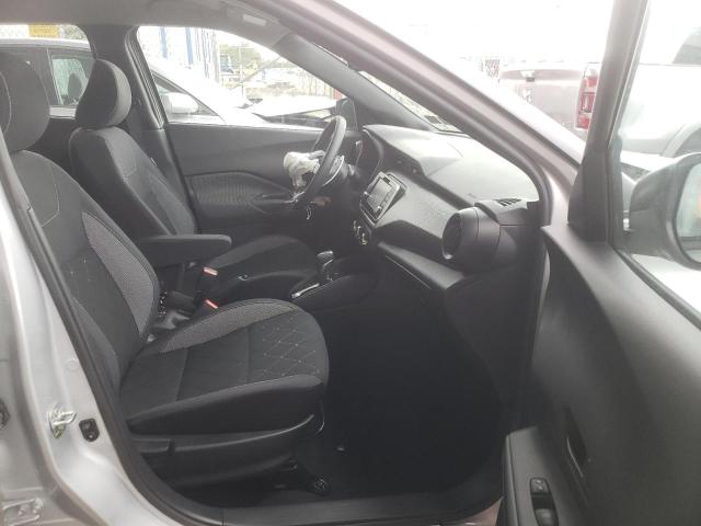 3N1CP5CU6KL511421 - 2019 NISSAN KICKS S SILVER photo 5