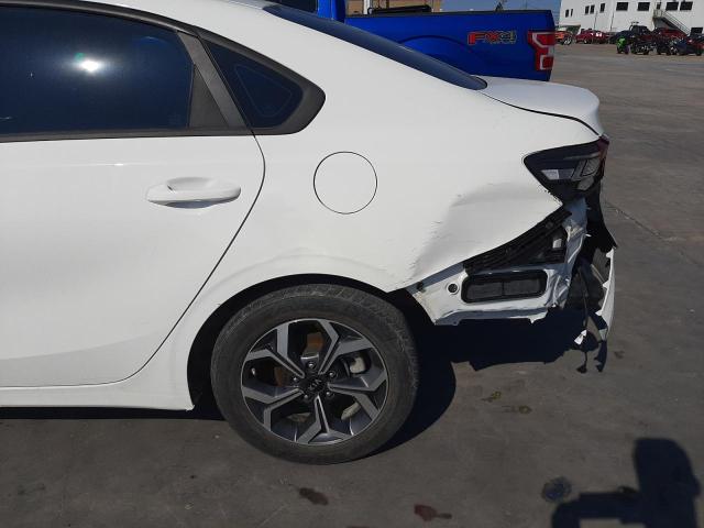 3KPF24AD4KE128894 - 2019 KIA FORTE FE WHITE photo 9