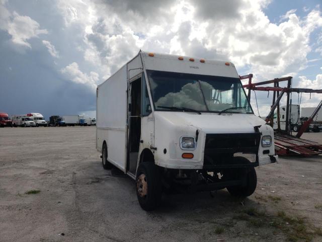 4UZA4FA42YCF82043 - 2000 FREIGHTLINER CHASSIS M WHITE photo 1