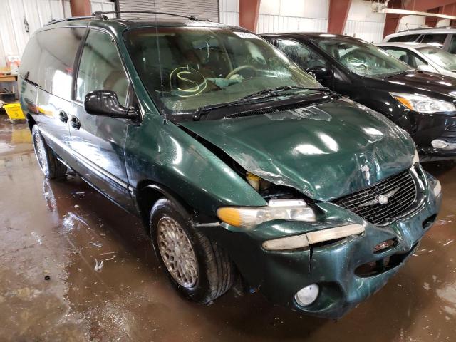 1C4GP54G9WB673591 - 1998 CHRYSLER TOWN & COU GREEN photo 1