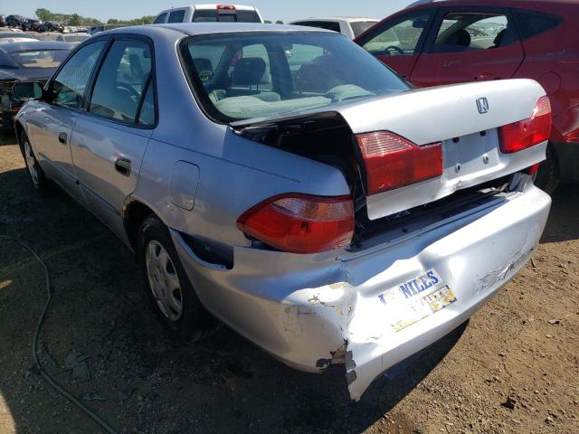 1HGCF8644WA115144 - 1998 HONDA ACCORD DX SILVER photo 3