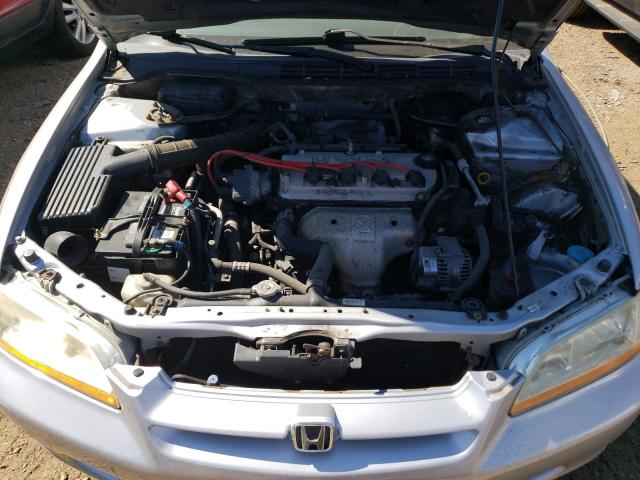 1HGCF8644WA115144 - 1998 HONDA ACCORD DX SILVER photo 7