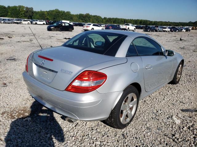 WDBWK54F26F114568 - 2006 MERCEDES-BENZ SLK 280 SILVER photo 4