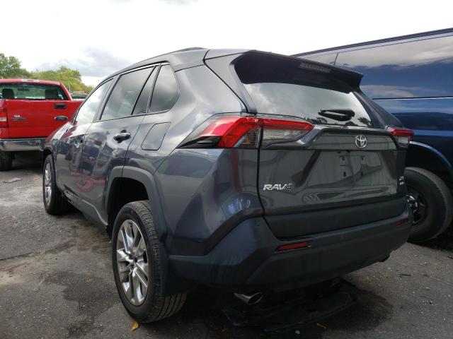 2T3A1RFV6LW137128 - 2020 TOYOTA RAV4 XLE P GRAY photo 3