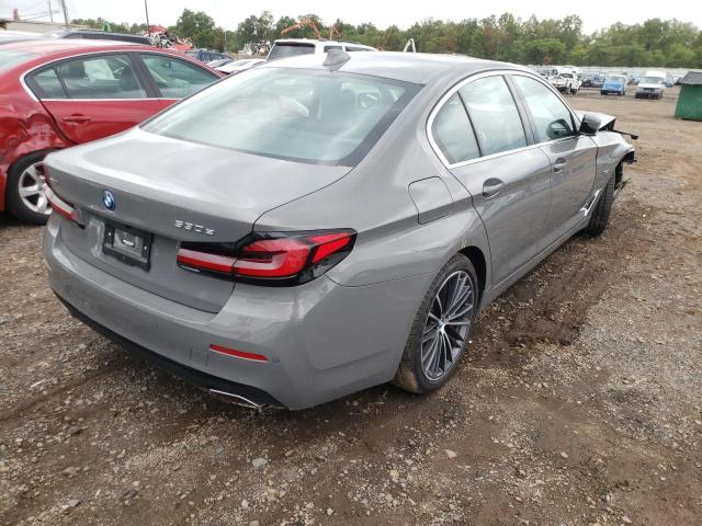 WBA33AG00NCK56545 - 2022 BMW 530XE GRAY photo 4