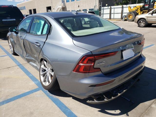 7JRA22TK3KG002473 - 2019 VOLVO S60 T6 MOM SILVER photo 3