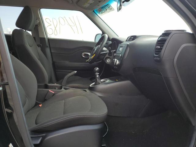 KNDJN2A22F7114809 - 2015 KIA SOUL BLACK photo 5