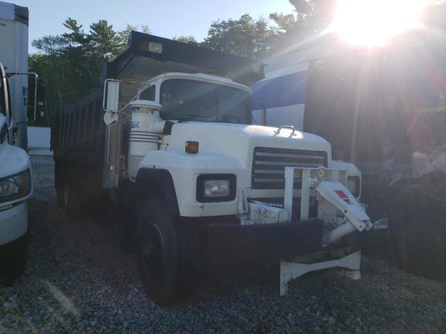 1M2P286C8VM031985 - 1997 MACK 600 RD600 WHITE photo 1