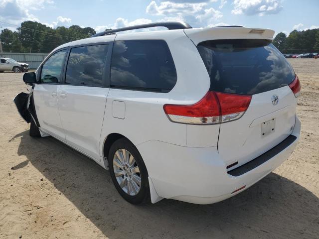 5TDJK3DC6DS050988 - 2013 TOYOTA SIENNA LE WHITE photo 3