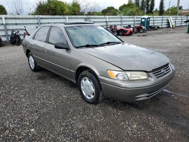 4T1BG22K8XU520587 - 1999 TOYOTA CAMRY CE TAN photo 1