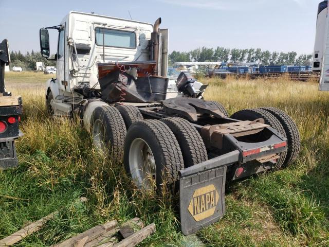 4V4ND2JF8YN234902 - 2000 VOLVO VN WHITE photo 3