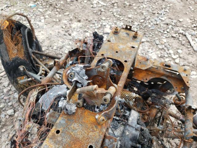 2BXNBDD2XHV004746 - 2017 CAN-AM SPYDER ROA BURN photo 8