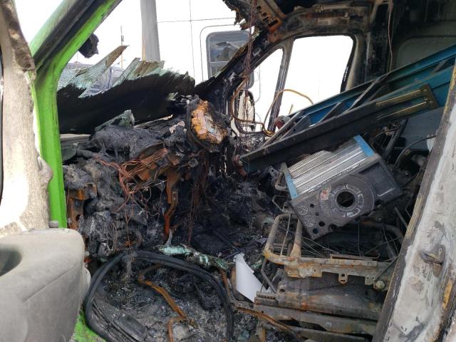 3C6TRVCG3KE543319 - 2019 RAM PROMASTER GREEN photo 5