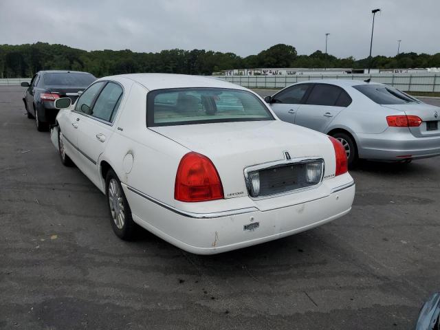 1LNHM82W33Y658288 - 2003 LINCOLN TOWN CAR S WHITE photo 3