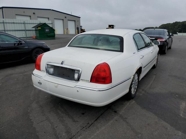 1LNHM82W33Y658288 - 2003 LINCOLN TOWN CAR S WHITE photo 4