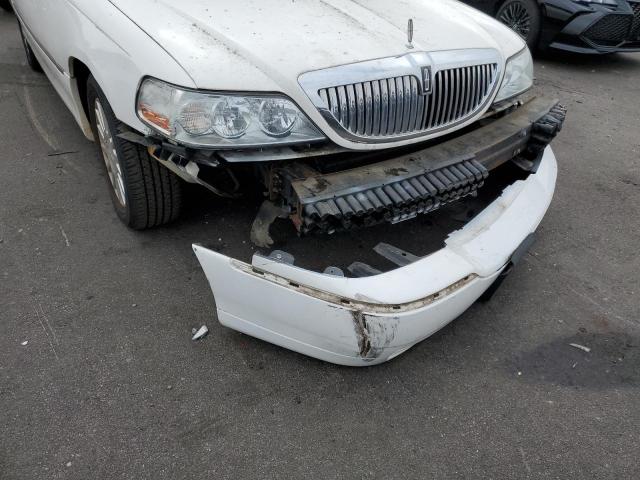 1LNHM82W33Y658288 - 2003 LINCOLN TOWN CAR S WHITE photo 9