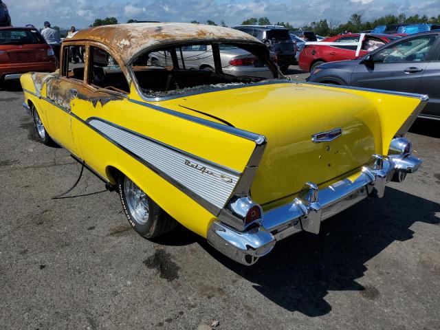 B57J243817 - 1957 CHEVROLET UK YELLOW photo 3