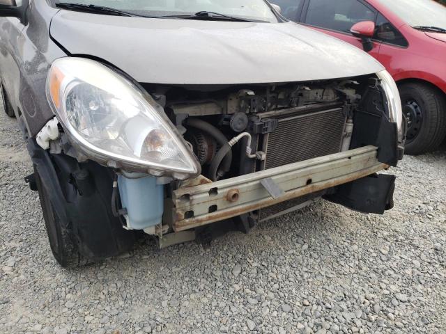 3N1CN7AP0DL868773 - 2013 NISSAN VERSA S GRAY photo 9