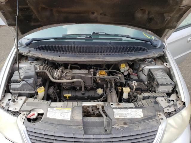 2C4GP44302R751761 - 2002 CHRYSLER TOWN & COU SILVER photo 7