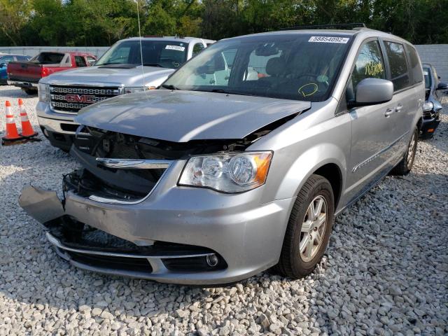 2C4RC1BG9DR556608 - 2013 CHRYSLER TOWN & COU SILVER photo 2