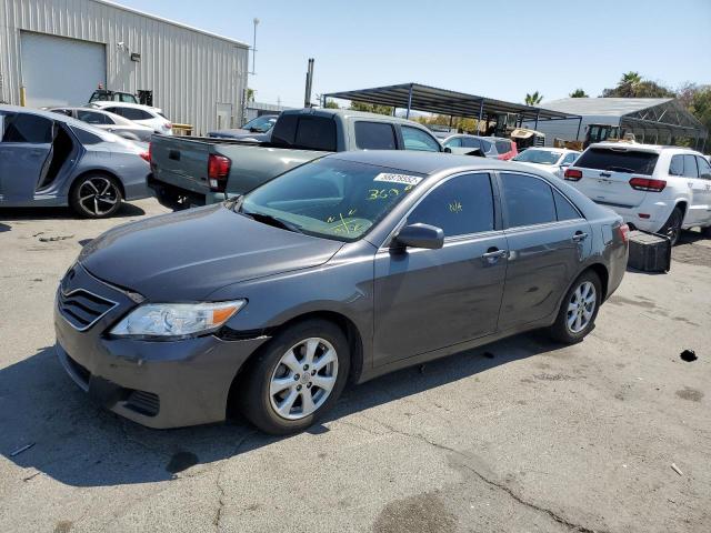 4T1BF3EK7BU135096 - 2011 TOYOTA CAMRY BASE GRAY photo 2