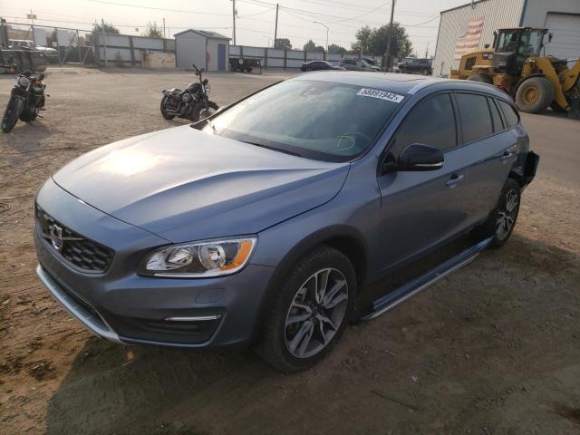 YV440MWK2J2053951 - 2018 VOLVO V60 CROSS BLUE photo 2