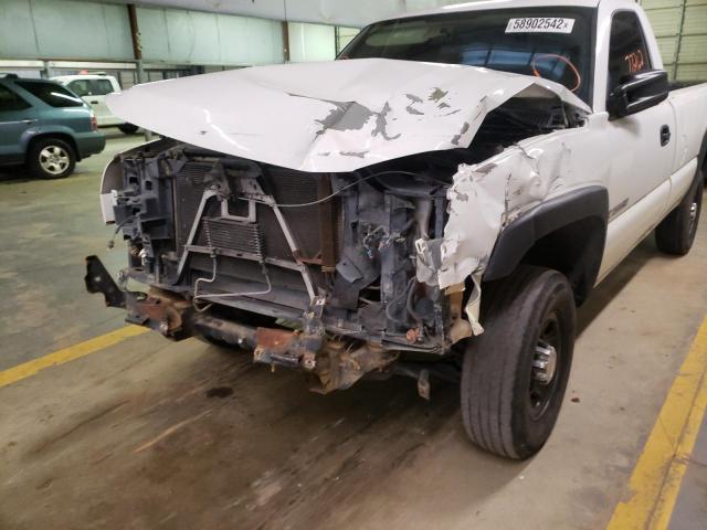 1GCHC24UX6E255589 - 2006 CHEVROLET SILVERADO WHITE photo 9