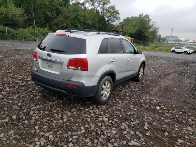 5XYKTCA65DG417554 - 2013 KIA SORENTO SILVER photo 4