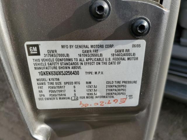 1GKEK63UX5J256430 - 2005 GMC YUKON DENA SILVER photo 10