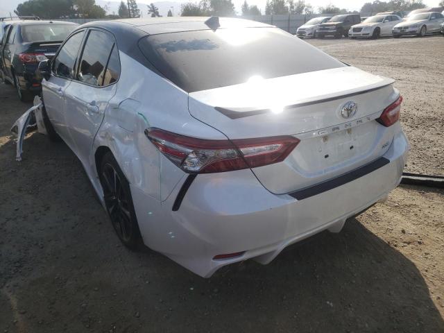 4T1B61HKXKU246113 - 2019 TOYOTA CAMRY XSE WHITE photo 3