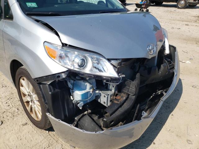 5TDJK3DC9FS115657 - 2015 TOYOTA SIENNA LE GRAY photo 9